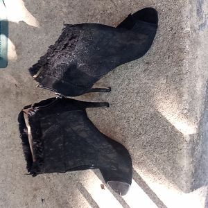 Lace bootie